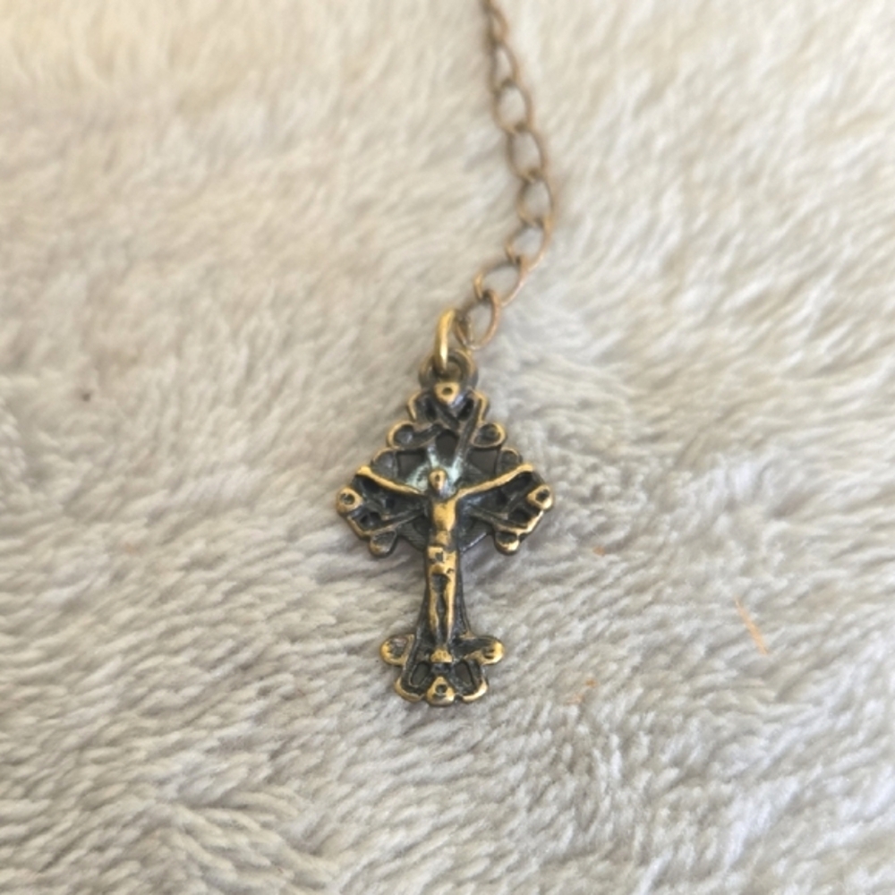 #568 Vintage Beaded Bracelet with Cross Charm - Picture 2 of 3